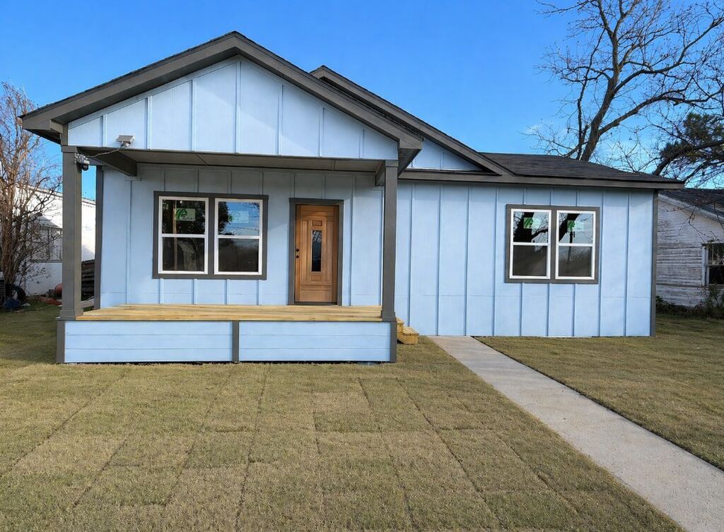 319 E Main Street, Ranger, TX 76470 — photo 1