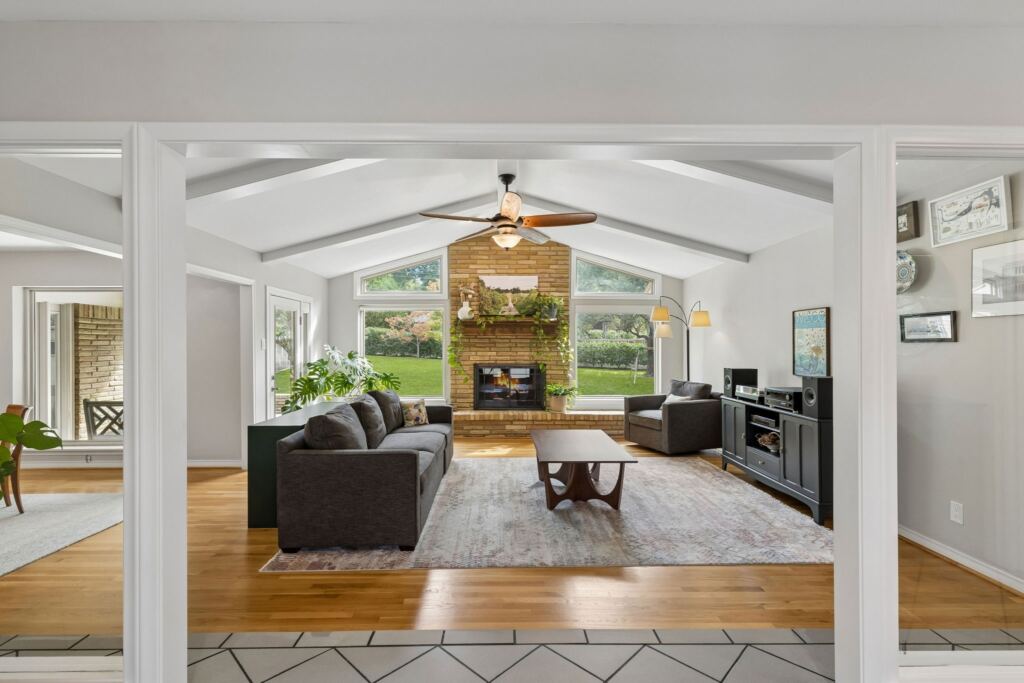 14032 Hillcrest Road