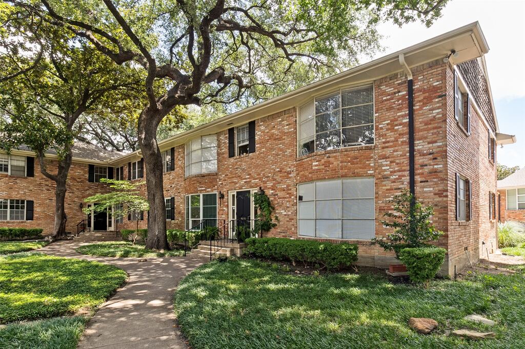 3031 Mahanna Springs Drive B, Dallas, TX 75235 — photo 1