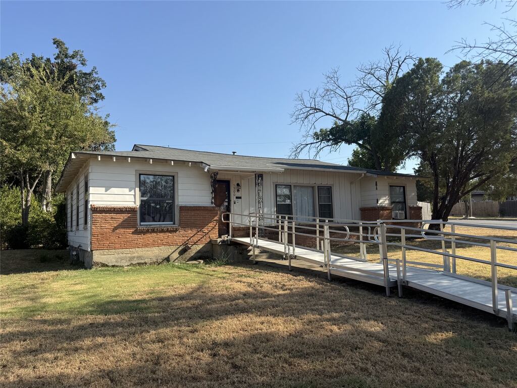 5500 Purington Avenue, Fort Worth, TX 76112 — photo 1
