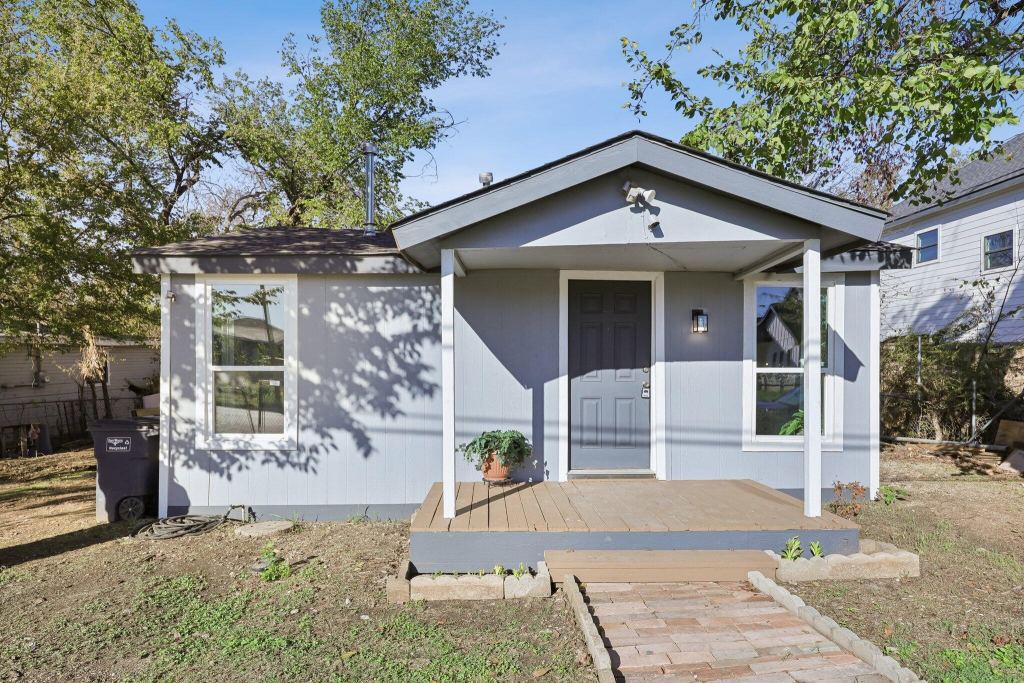 1724 Lloyd Avenue, Fort Worth, TX 76105 — photo 1