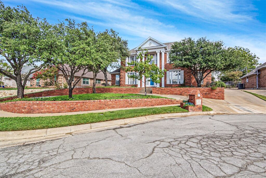 6 Grant Place, Pantego, TX 76013 — photo 1
