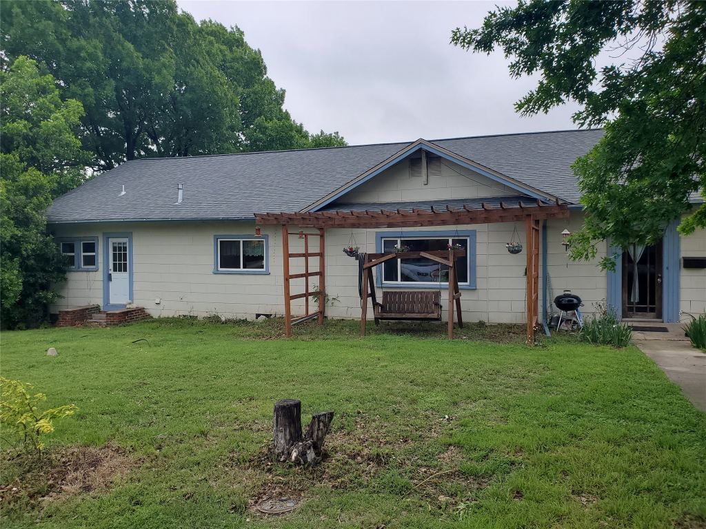 300 N Church Street, Decatur, TX 76234 — photo 1