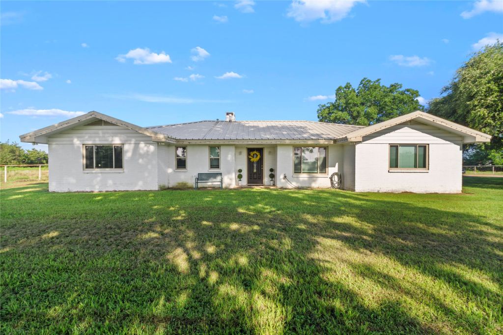 250 Williford Street, Fairfield, TX 75840 — photo 1