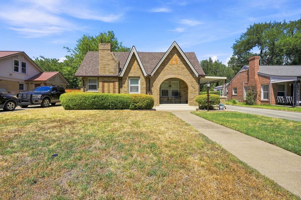 2215 Primrose Avenue, Fort Worth, TX 76111 — photo 1
