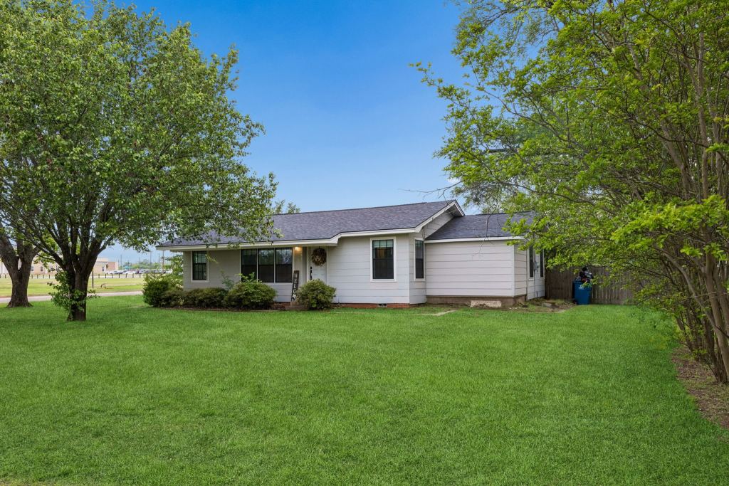 597 E Main Street, Van, TX 75790 — photo 1