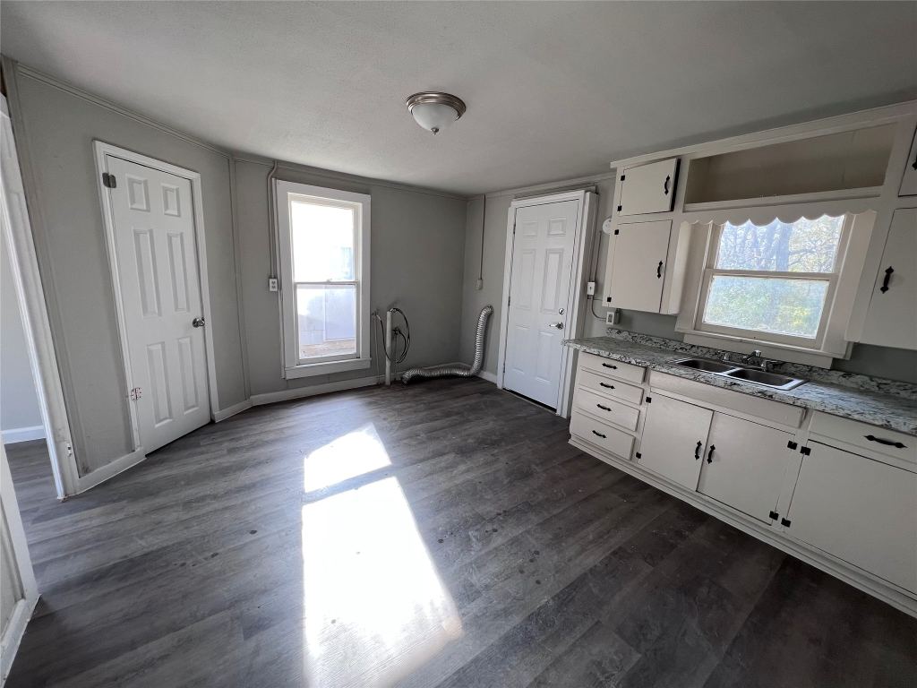 504 Lamar Street, Sulphur Springs, TX 75482 — photo 1