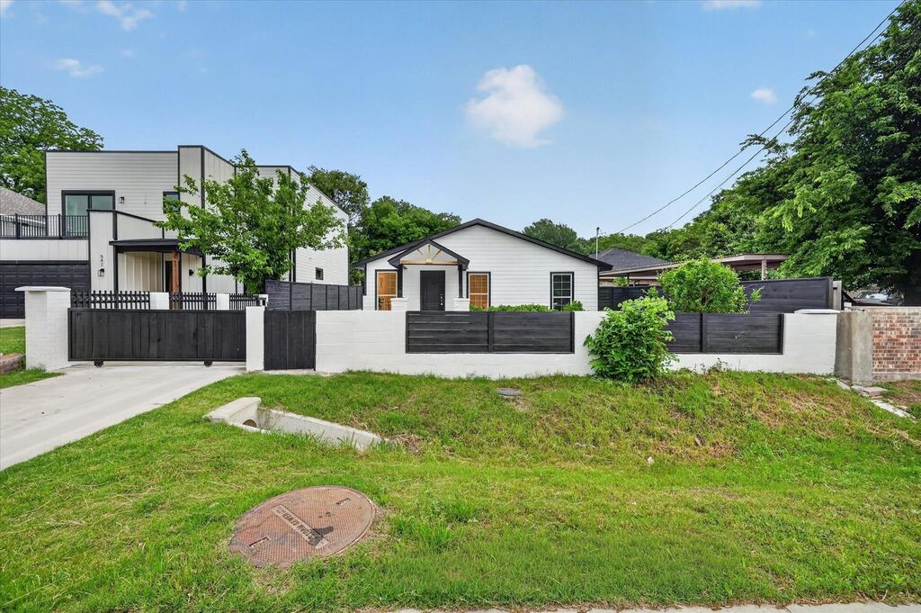 538 Pemberton Hill Road, Dallas, TX 75217 — photo 1