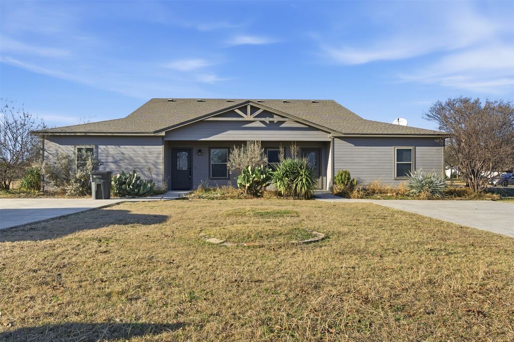 101 W Capps Street B, Rio Vista, TX 76093 — photo 1