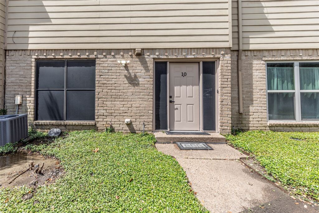7031 Holly Hill Drive 10, Dallas, TX 75231 — photo 1