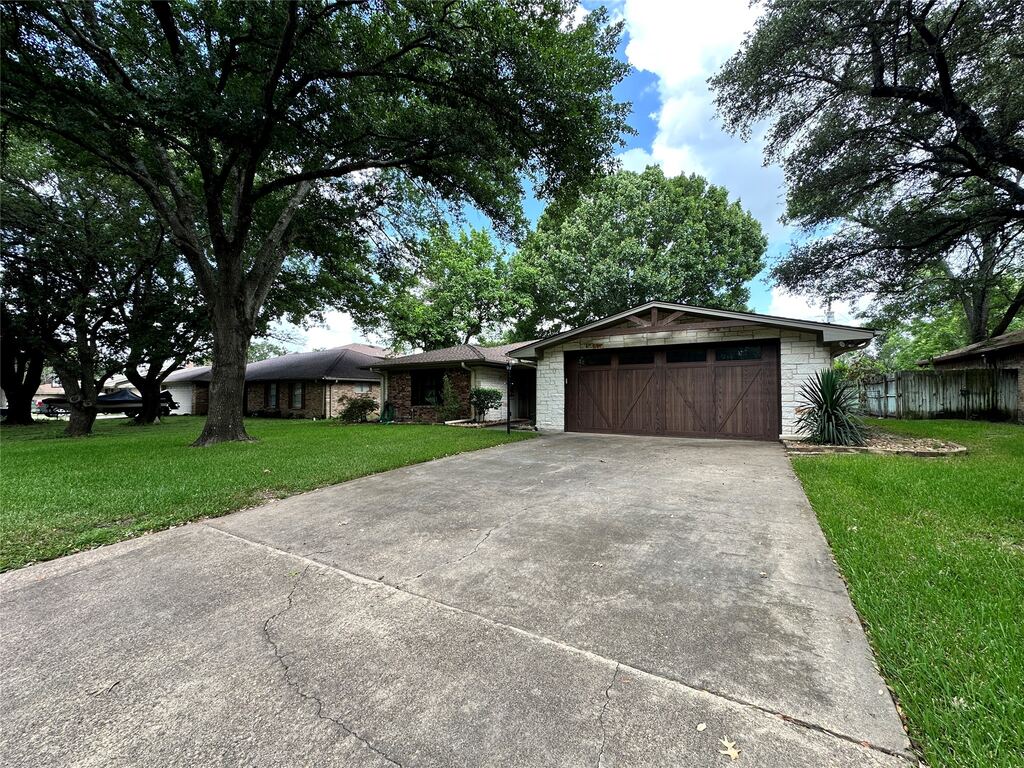 120 W Drane Avenue, Corsicana, TX 75110 — photo 1