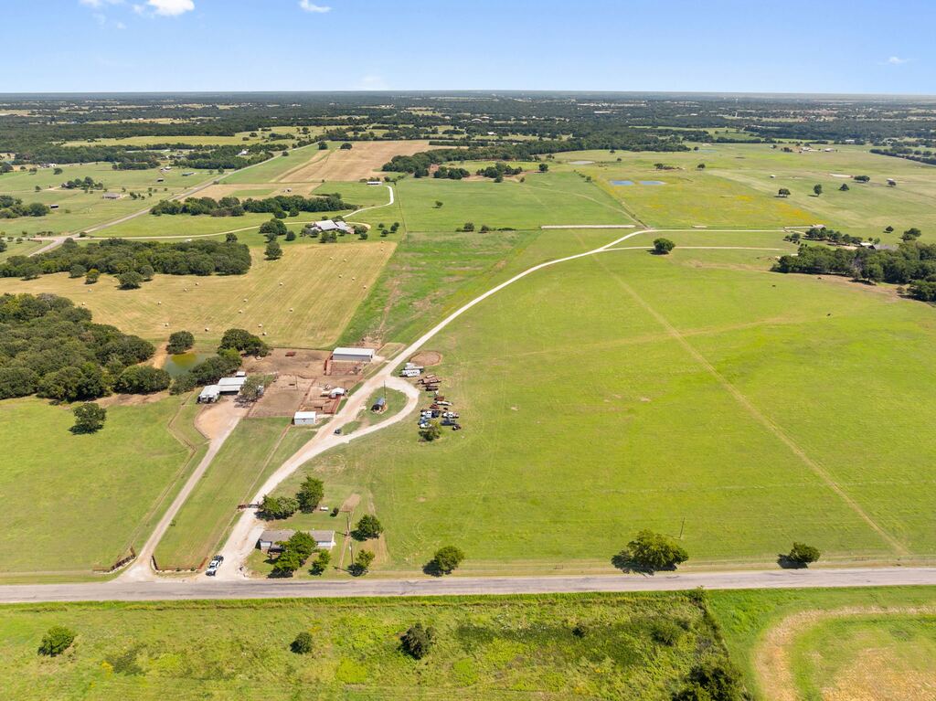 204 Cr 107, Whitesboro, TX 76273 — photo 1