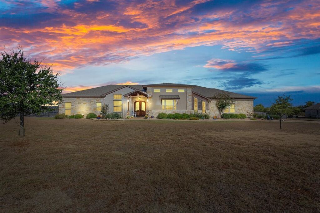 628 Wildflower, McGregor, TX 76657 — photo 1