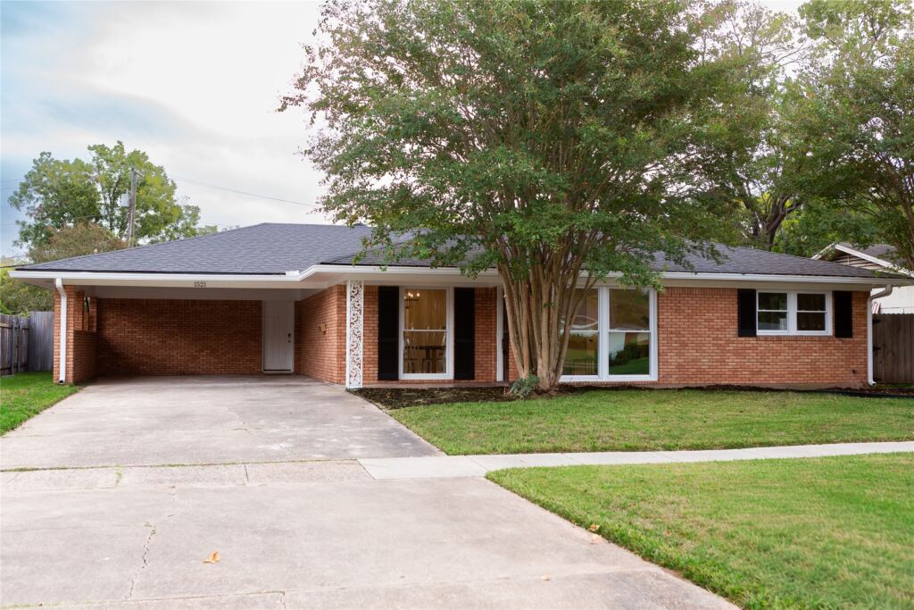 1521 Captain Shreve Drive