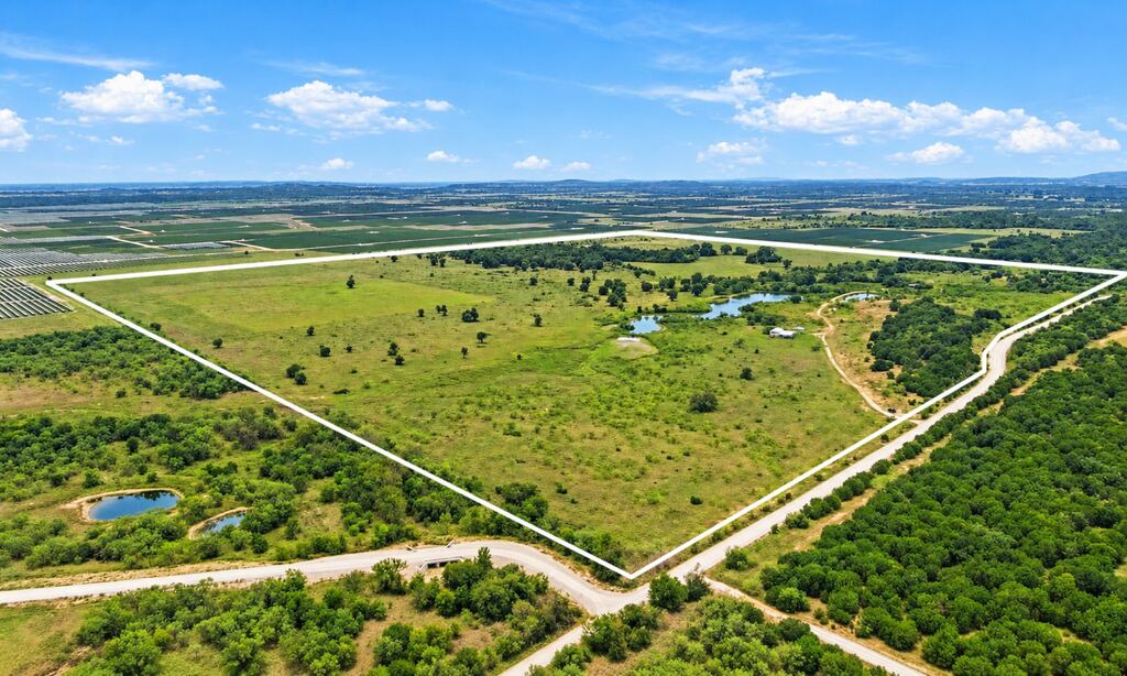 221 S Kinder Lane, Jacksboro, TX 76458 — photo 1