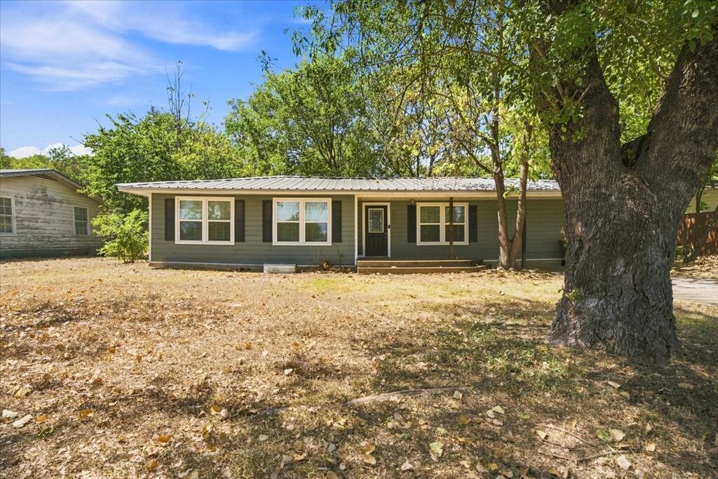 544 N Dison Drive, Robinson, TX 76706 — photo 1