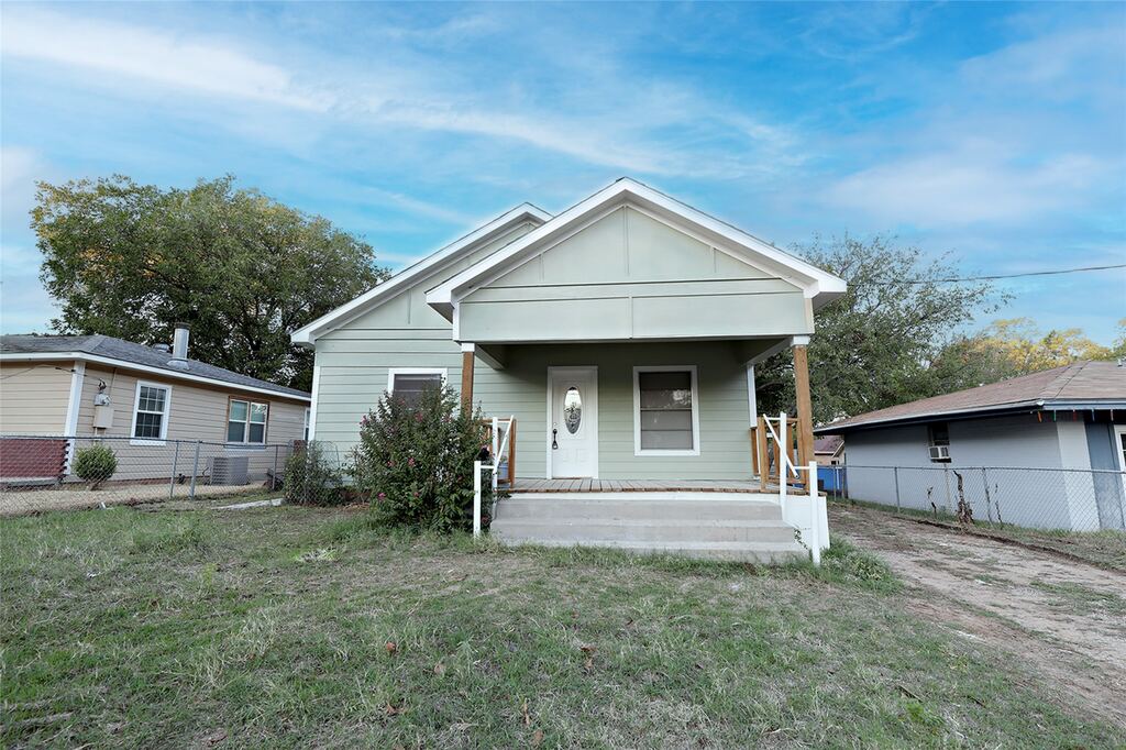 507 Orchard Street, Bowie, TX 76230 — photo 1