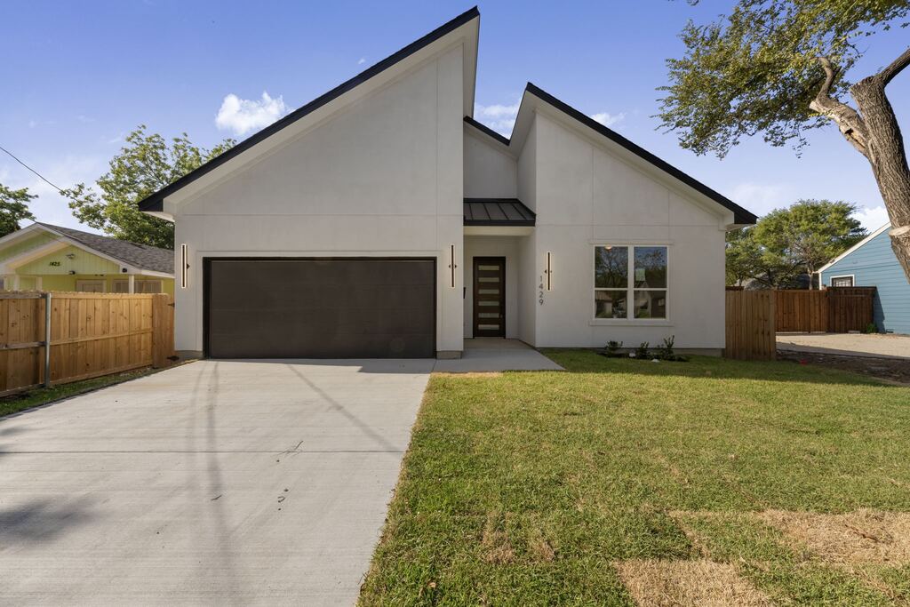 1429 E Ann Arbor Avenue, Dallas, TX 75216 — photo 1