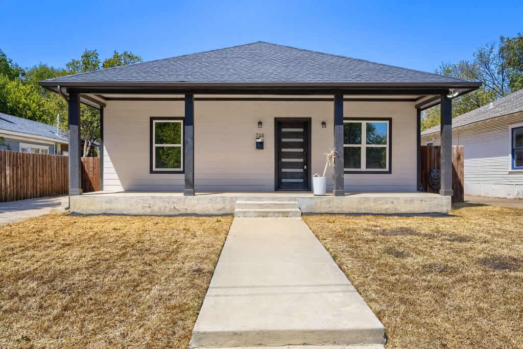 713 S Willomet Avenue, Dallas, TX 75208 — photo 1