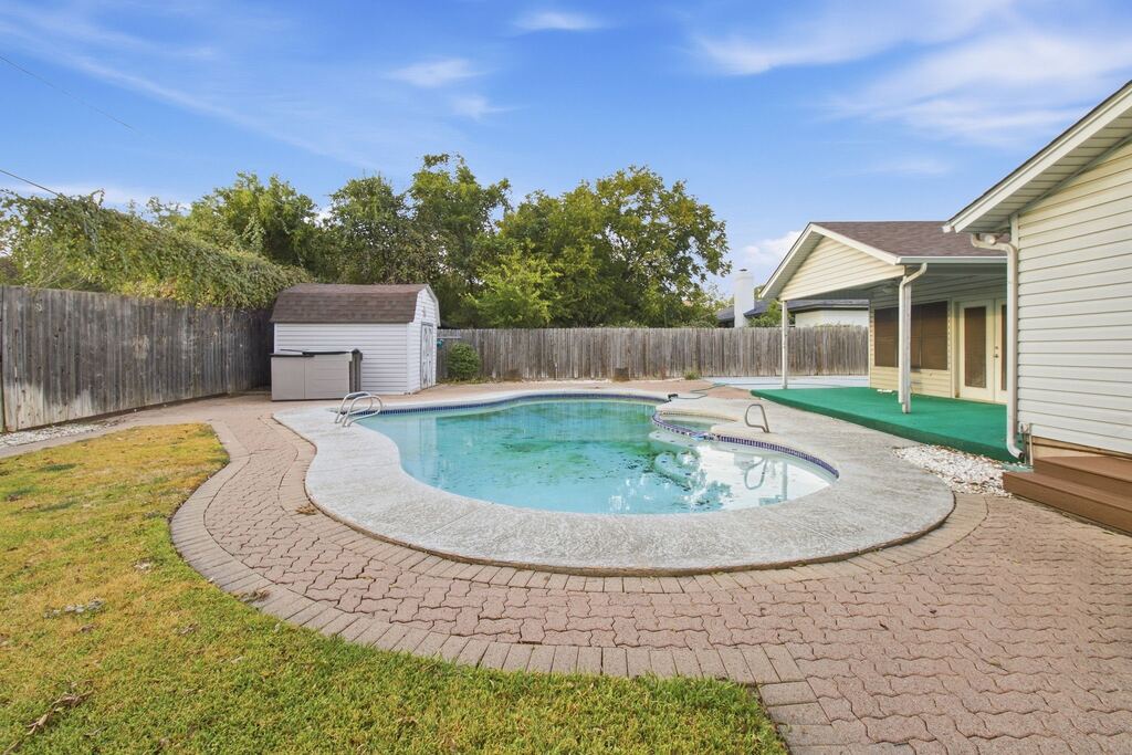 1914 Roosevelt Drive, Pantego, TX 76013 — photo 1