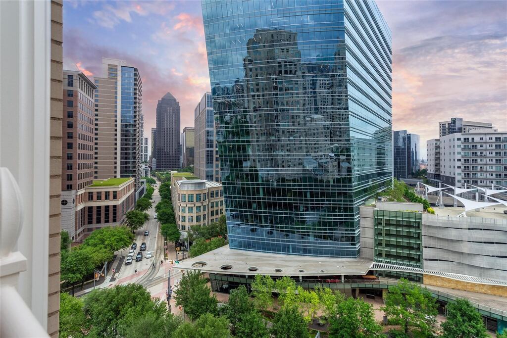 2525 N PEARL Street 1004, Dallas, TX 75201 — photo 1