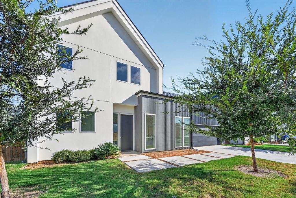 835 Nomas Street, Dallas, TX 75212 — photo 1