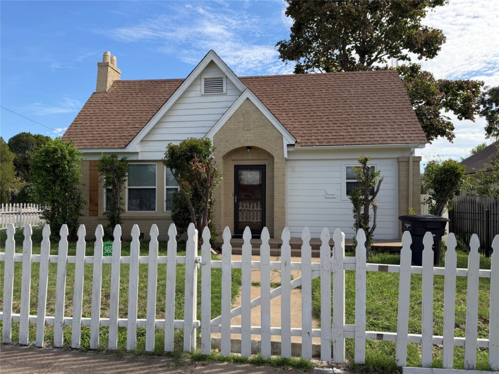 2701 Stuart Drive, Fort Worth, TX 76104 — photo 1