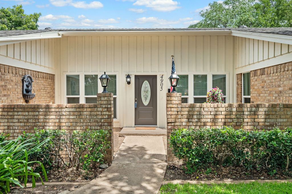 4905 Granite Shoals Avenue, Fort Worth, TX 76103 — photo 1
