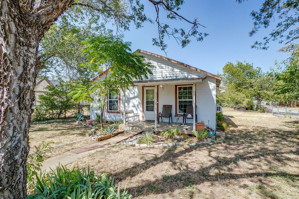 3300 31st Street, Fort Worth, TX 76106 — photo 1