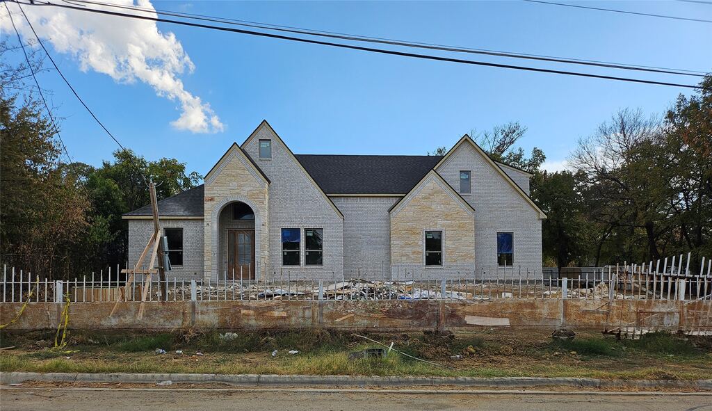 2820 Fairway Drive, Fort Worth, TX 76119 — photo 1