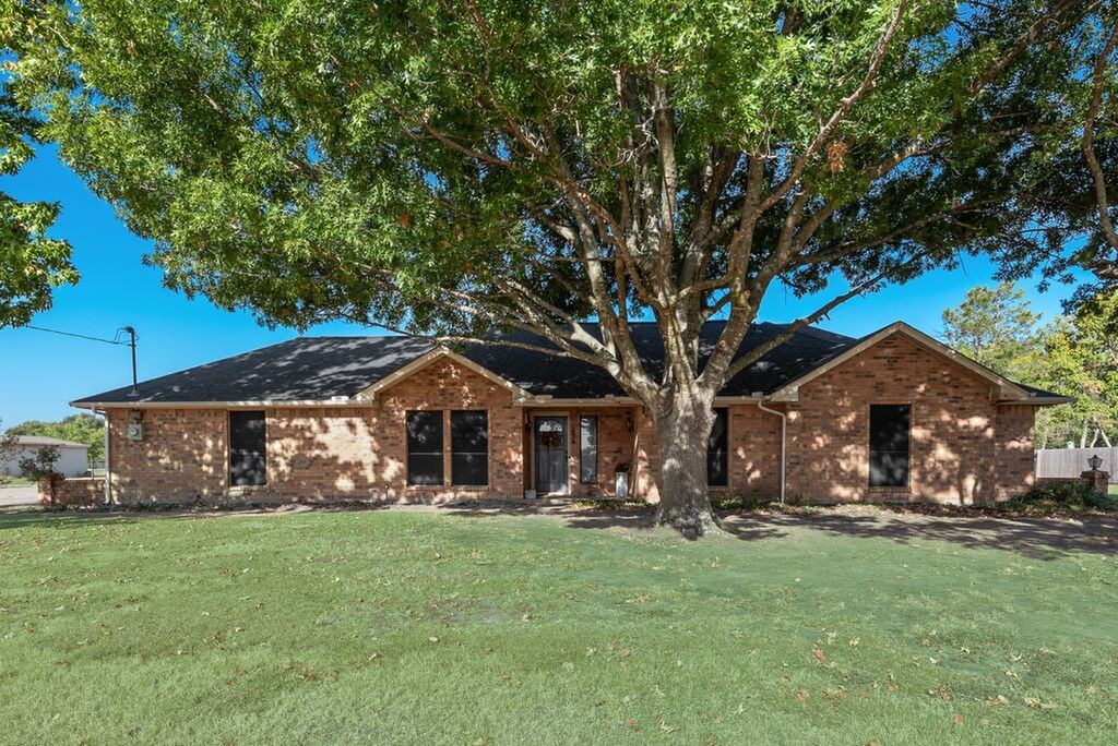134 Deborde Circle, Red Oak, TX 75154 — photo 1