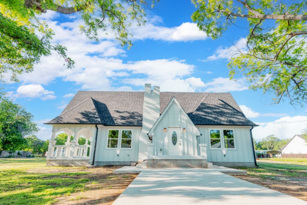 808 N Main Street, Tioga, TX 76271 — photo 1