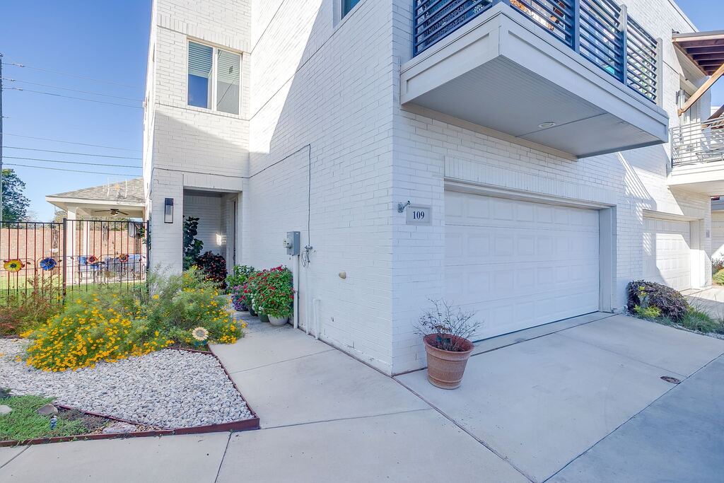109 Crossroads Circle, Westworth Village, TX 76114 — photo 1