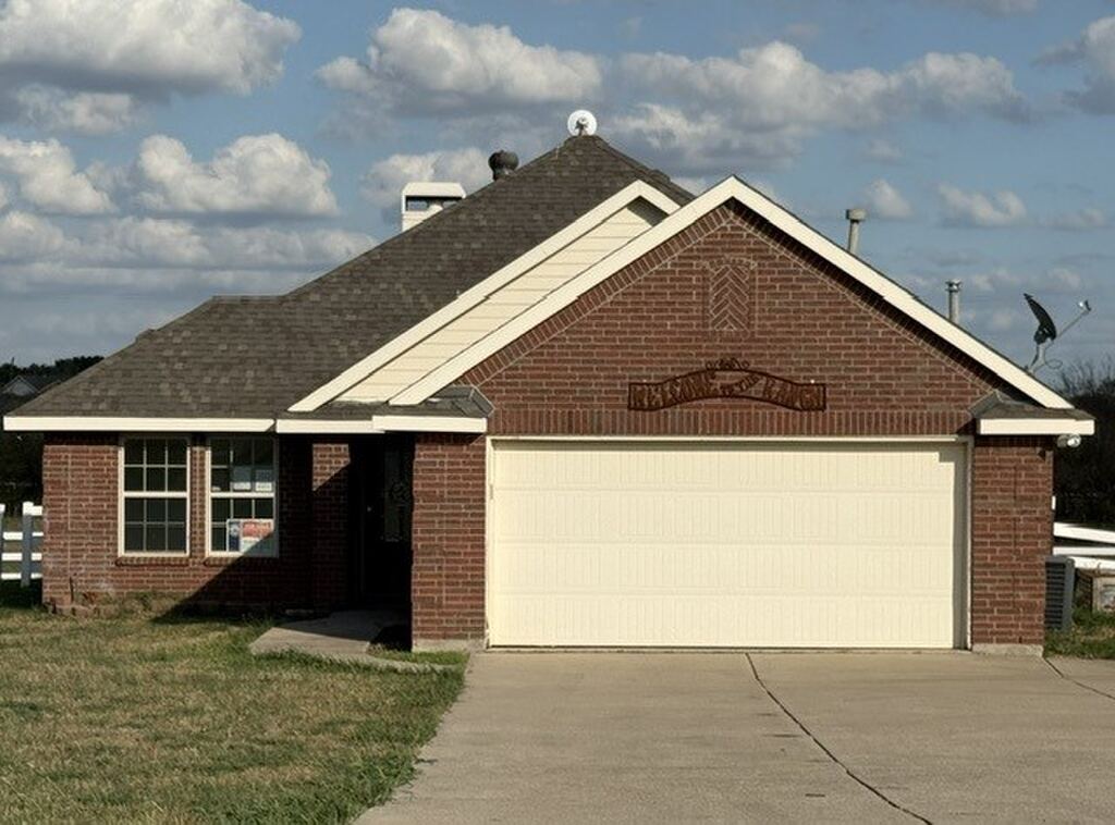 319 Hawk Ridge Road, Decatur, TX 76234 — photo 1