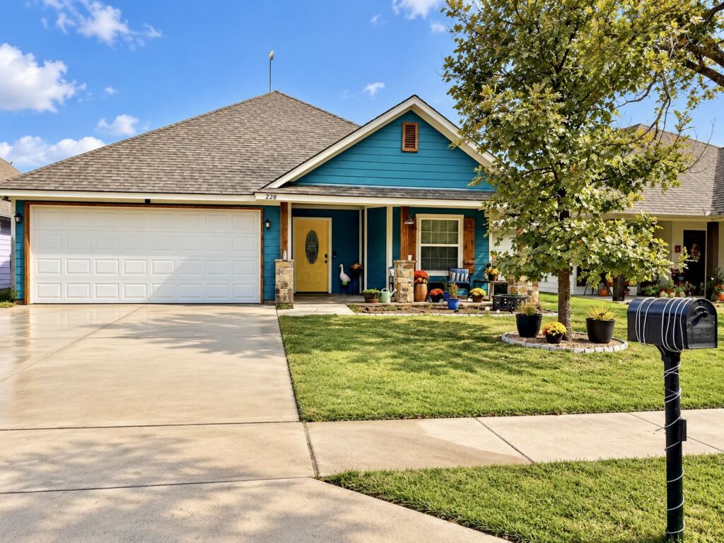 228 Firefly Drive, Springtown, TX 76082 — photo 1