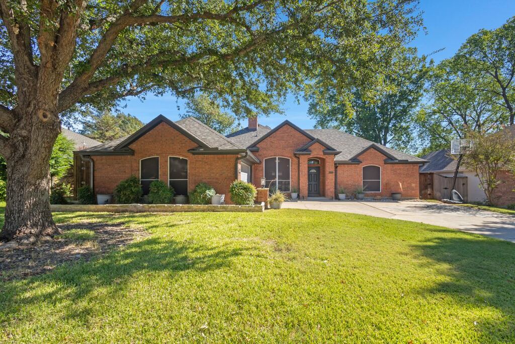 6205 Brookstone Drive, Arlington, TX 76001 — photo 1
