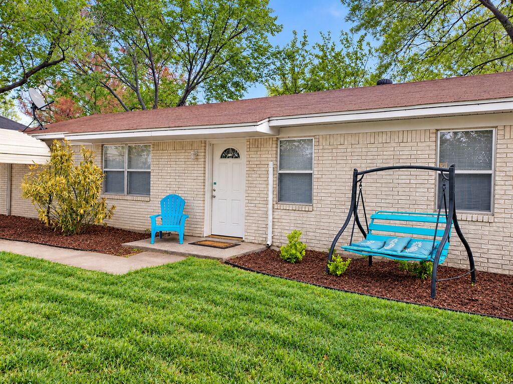 317 N Kuykendall, Quinlan, TX 75474 — photo 1