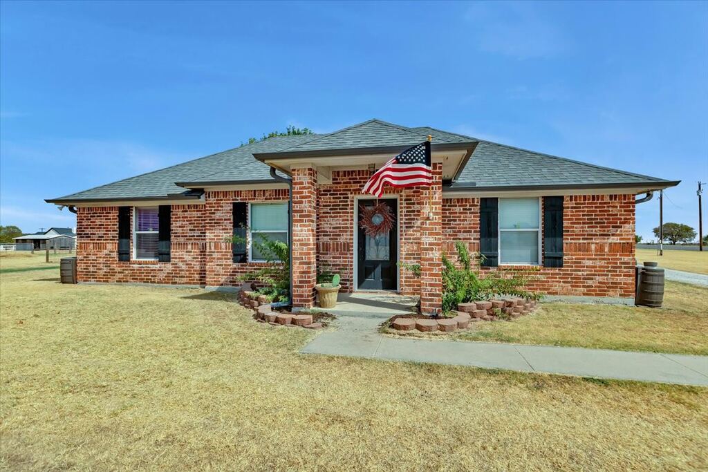 229 Harvey Lane, Decatur, TX 76234 — photo 1