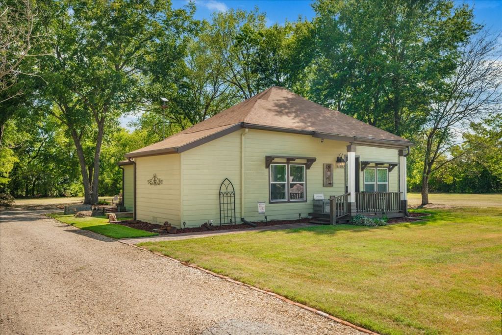 220 E Holley Street, Alba, TX 75410 — photo 1