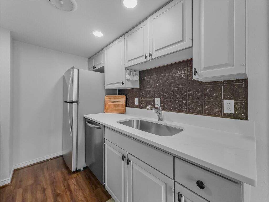 15922 Club Crest Drive 2107, Dallas, TX 75248 — photo 1