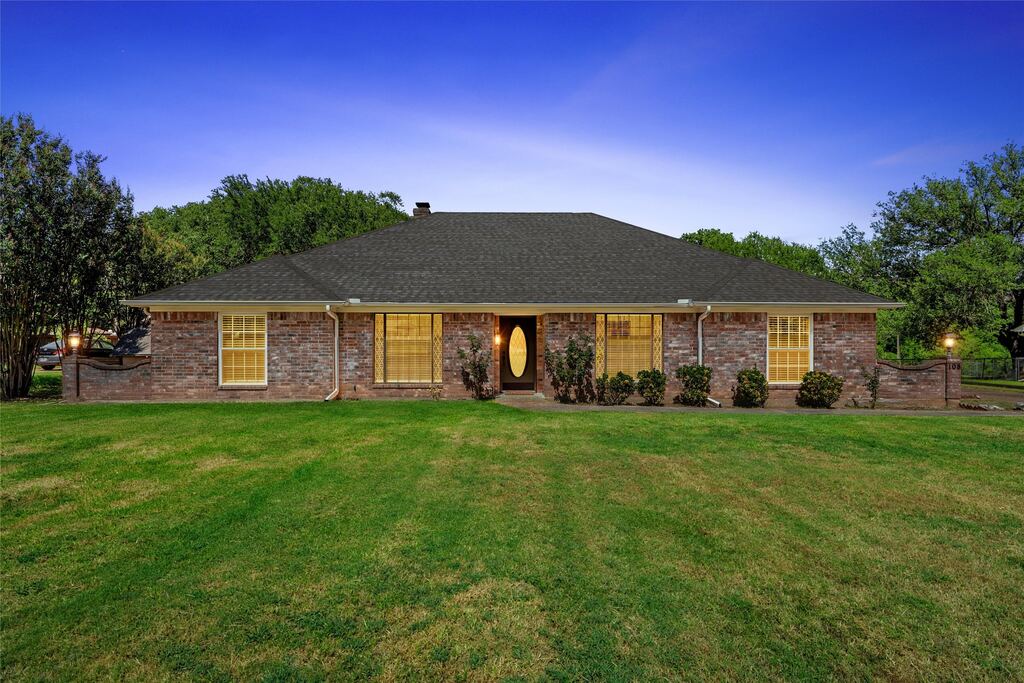 108 Spring Creek Street, Lacy Lakeview, TX 76705 — photo 1