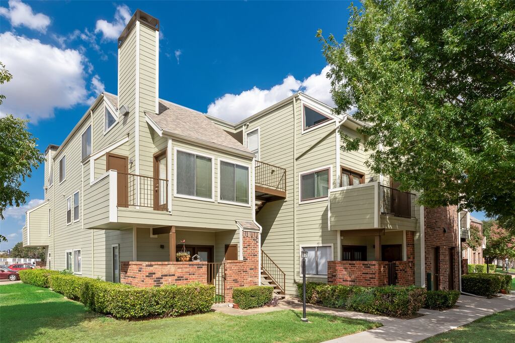 3129 Sondra Drive 102, Fort Worth, TX 76107 — photo 1