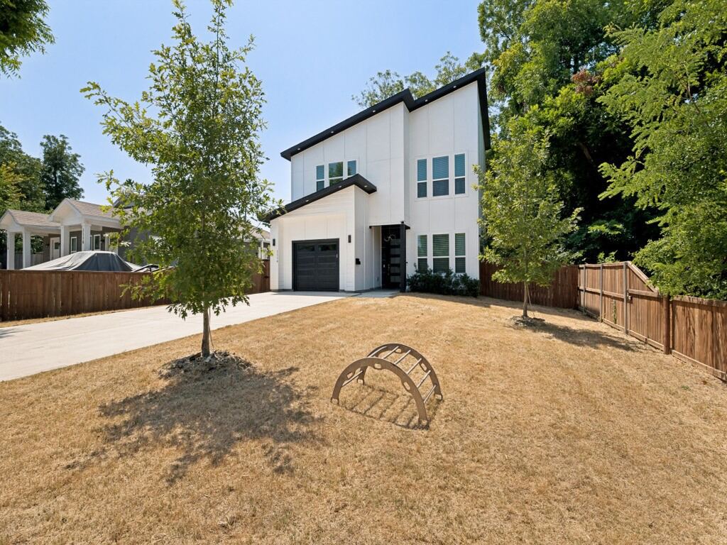 1114 E Woodin Boulevard, Dallas, TX 75216 — photo 1