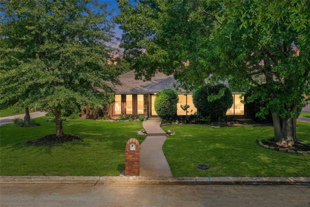 229 Turpin Drive, Highland Village, TX 75077 — photo 1
