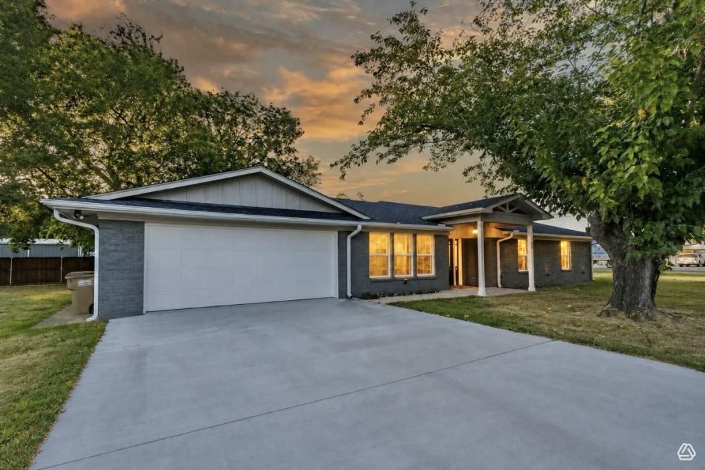 128 N Osborn Street, Alba, TX 75410 — photo 1