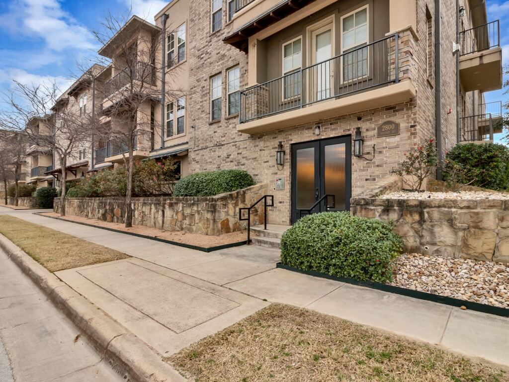 2800 Sandage Avenue 206, Fort Worth, TX 76109 — photo 1