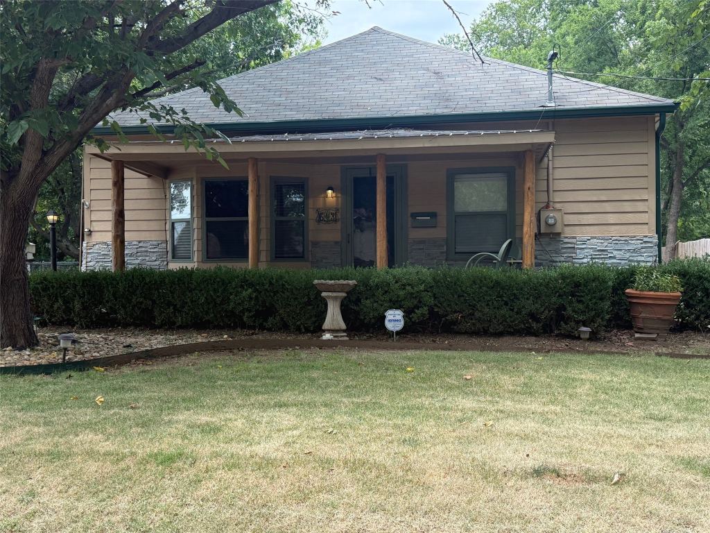 643 E South Street, Whitesboro, TX 76273 — photo 1