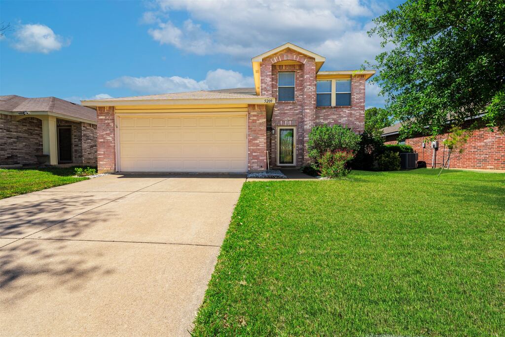 5209 Prestwick Drive, Fort Worth, TX 76135 — photo 1