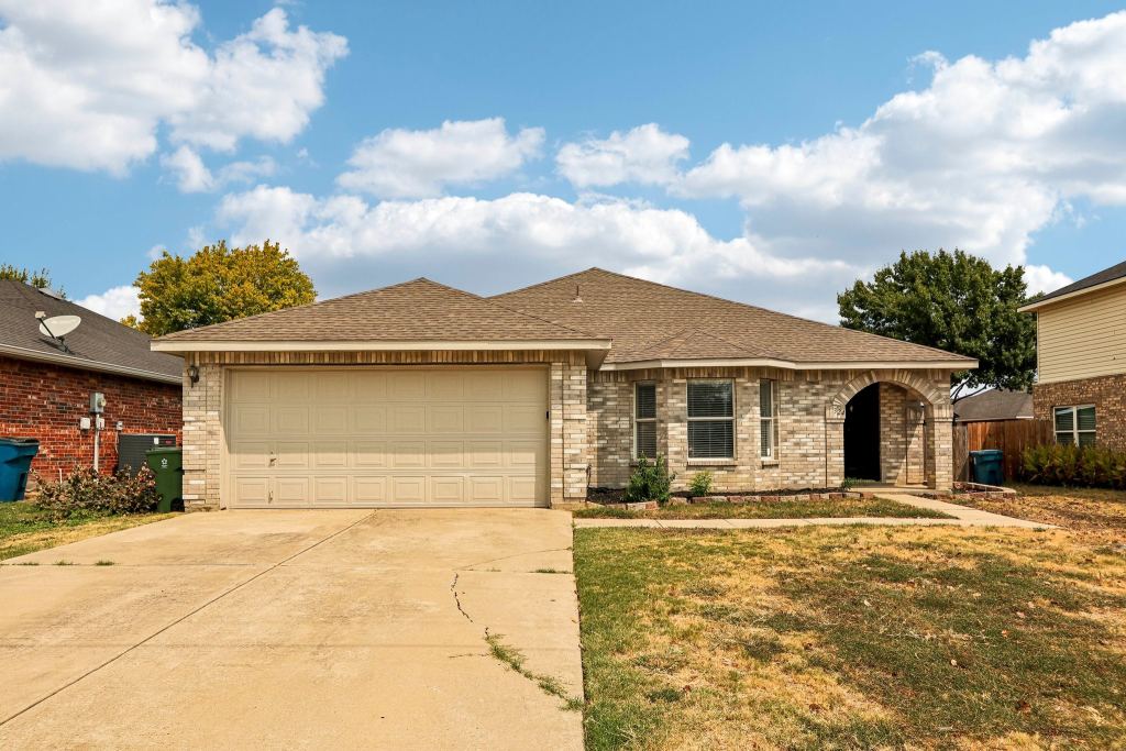 324 Marshall Creek Road, Roanoke, TX 76262 — photo 1