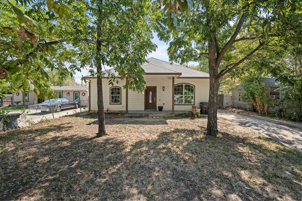 1201 S Sargent Street, Fort Worth, TX 76105 — photo 1